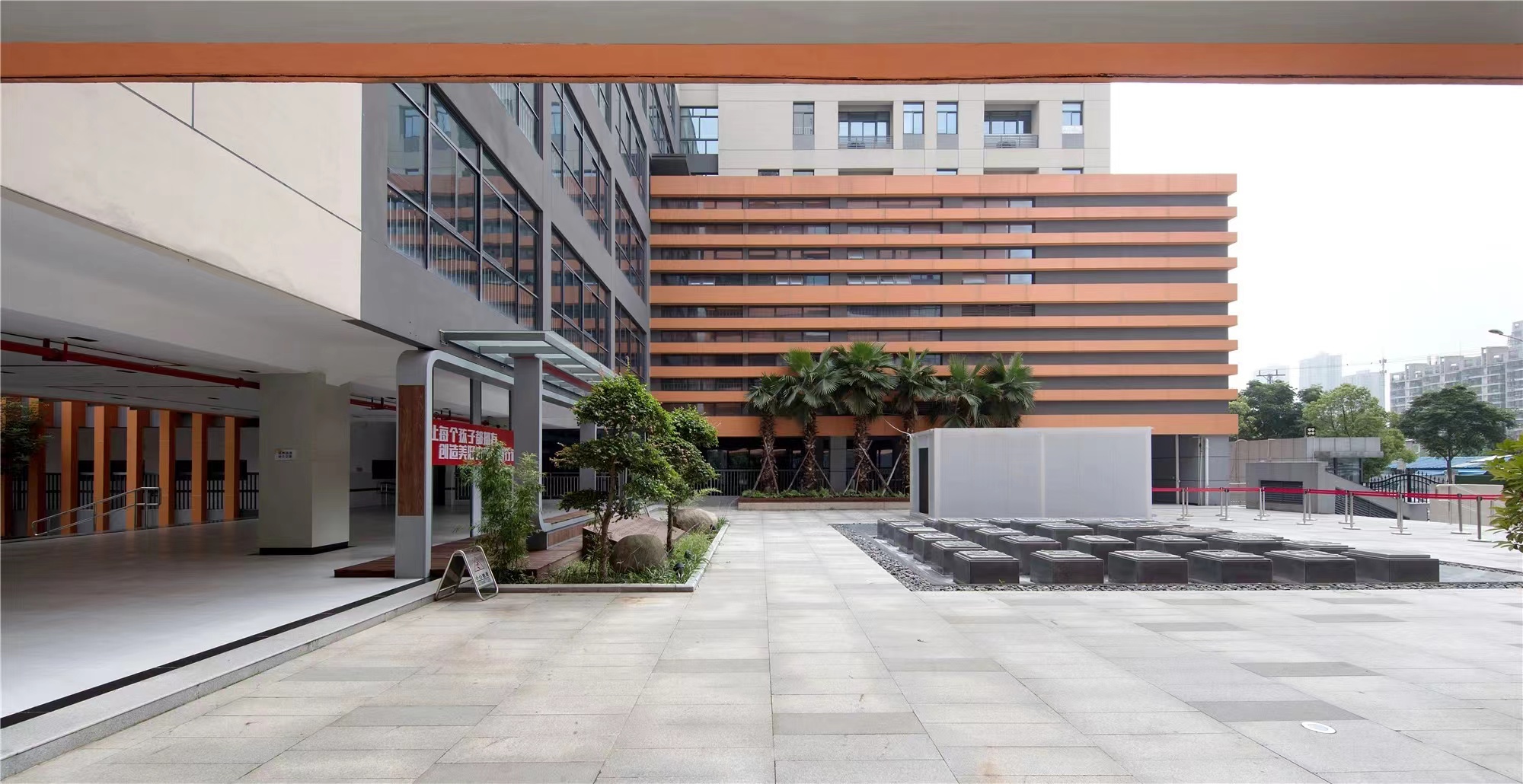 【學(xué)校案例】今泰裝飾在武漢市先后完成了與紅領(lǐng)巾學(xué)校6個(gè)校區(qū)的項(xiàng)目交付！(圖3)