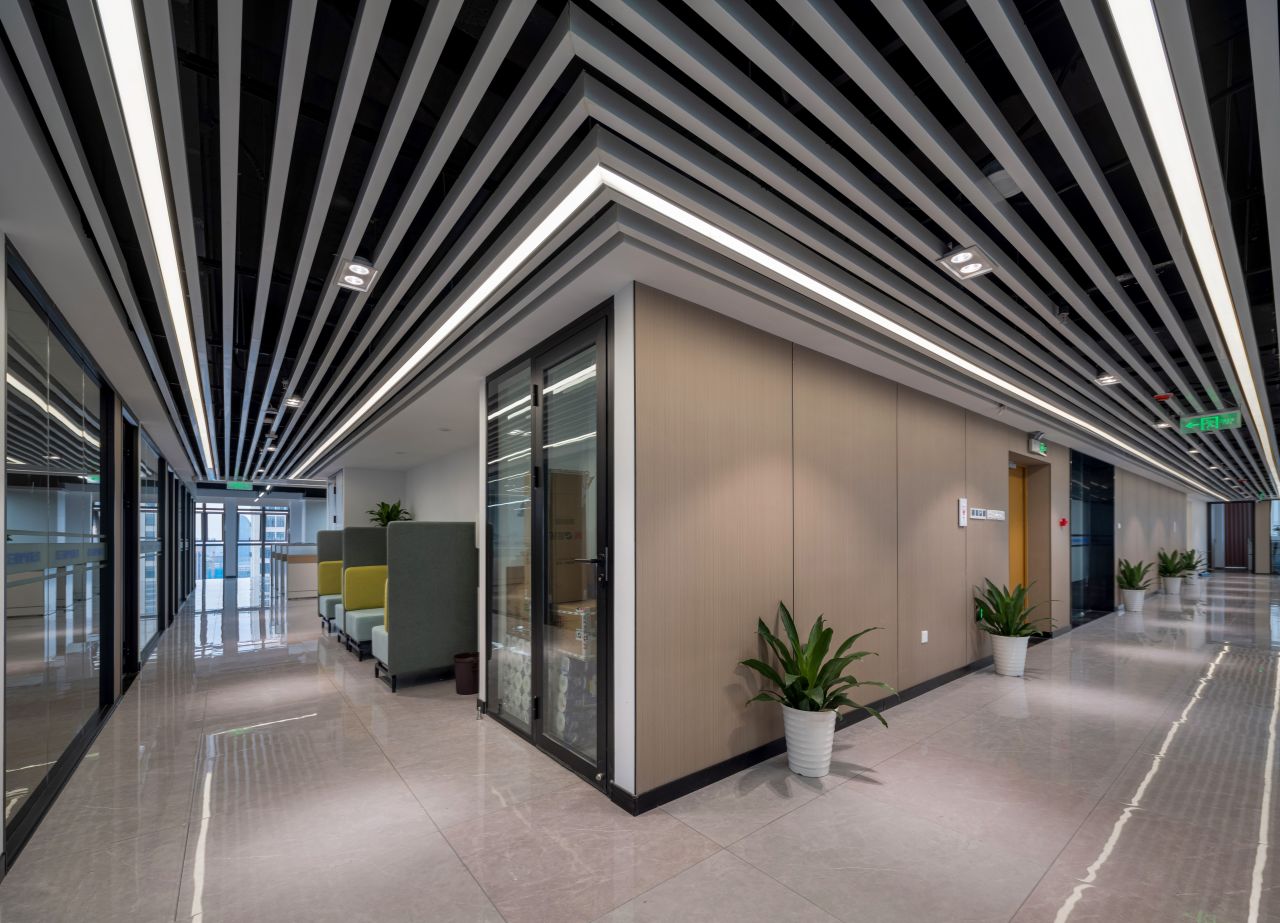 【完工案例】三相電力8000+㎡辦公室裝修項(xiàng)目圓滿交付并投入使用(圖27) 【完工案例】三相電力8000+㎡辦公室裝修項(xiàng)目圓滿交付并投入使用(圖27)