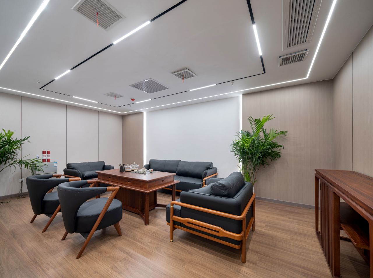 【完工案例】三相電力8000+㎡辦公室裝修項(xiàng)目圓滿交付并投入使用(圖38) 【完工案例】三相電力8000+㎡辦公室裝修項(xiàng)目圓滿交付并投入使用(圖38)